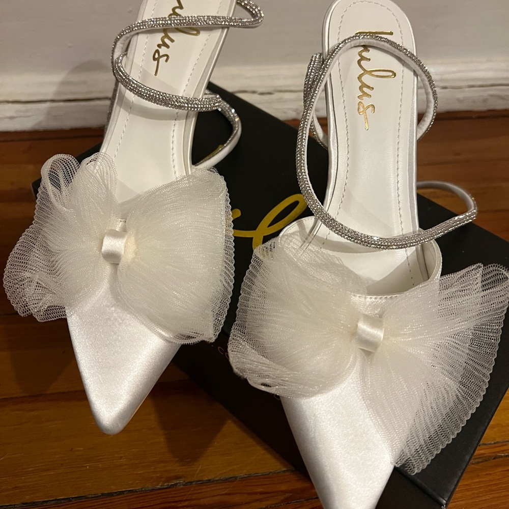 Bridal bow heels